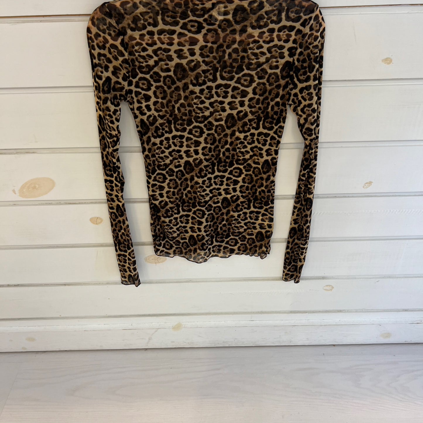 Mesh top leopard