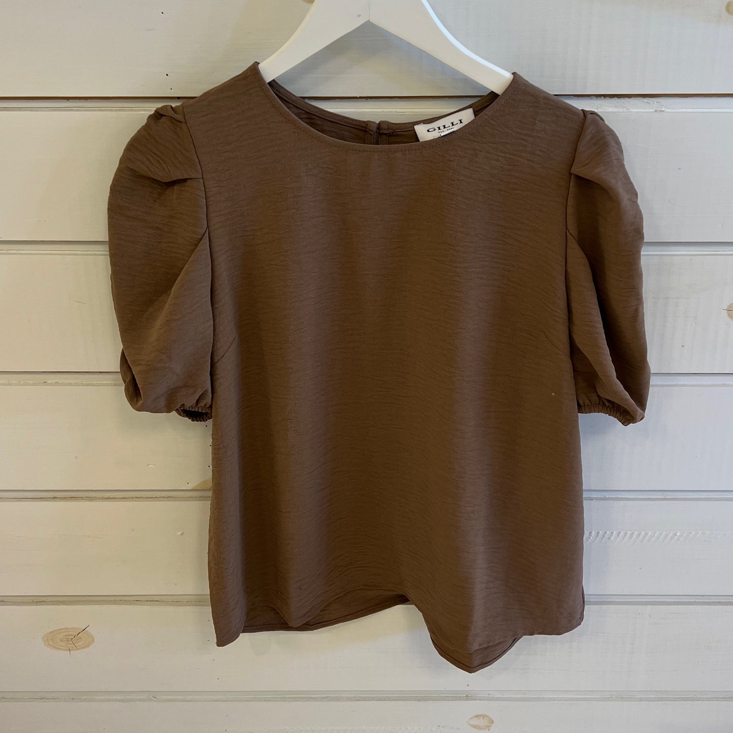 Gilli Dana Puff Sleeve top