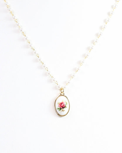 Rikimmy Rose Pendant Necklace Gold
