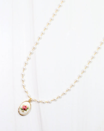Rikimmy Rose Pendant Necklace Gold