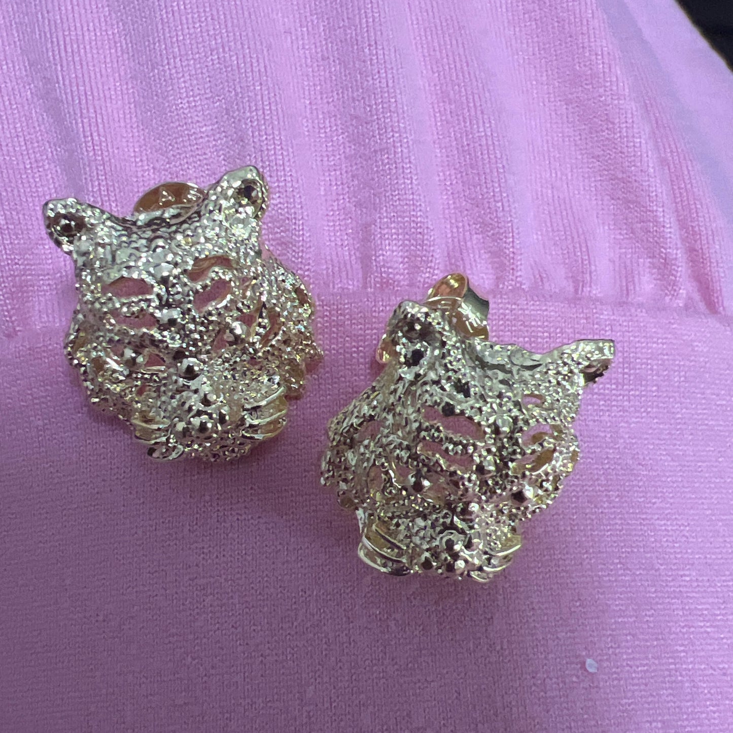 SF tiger studs