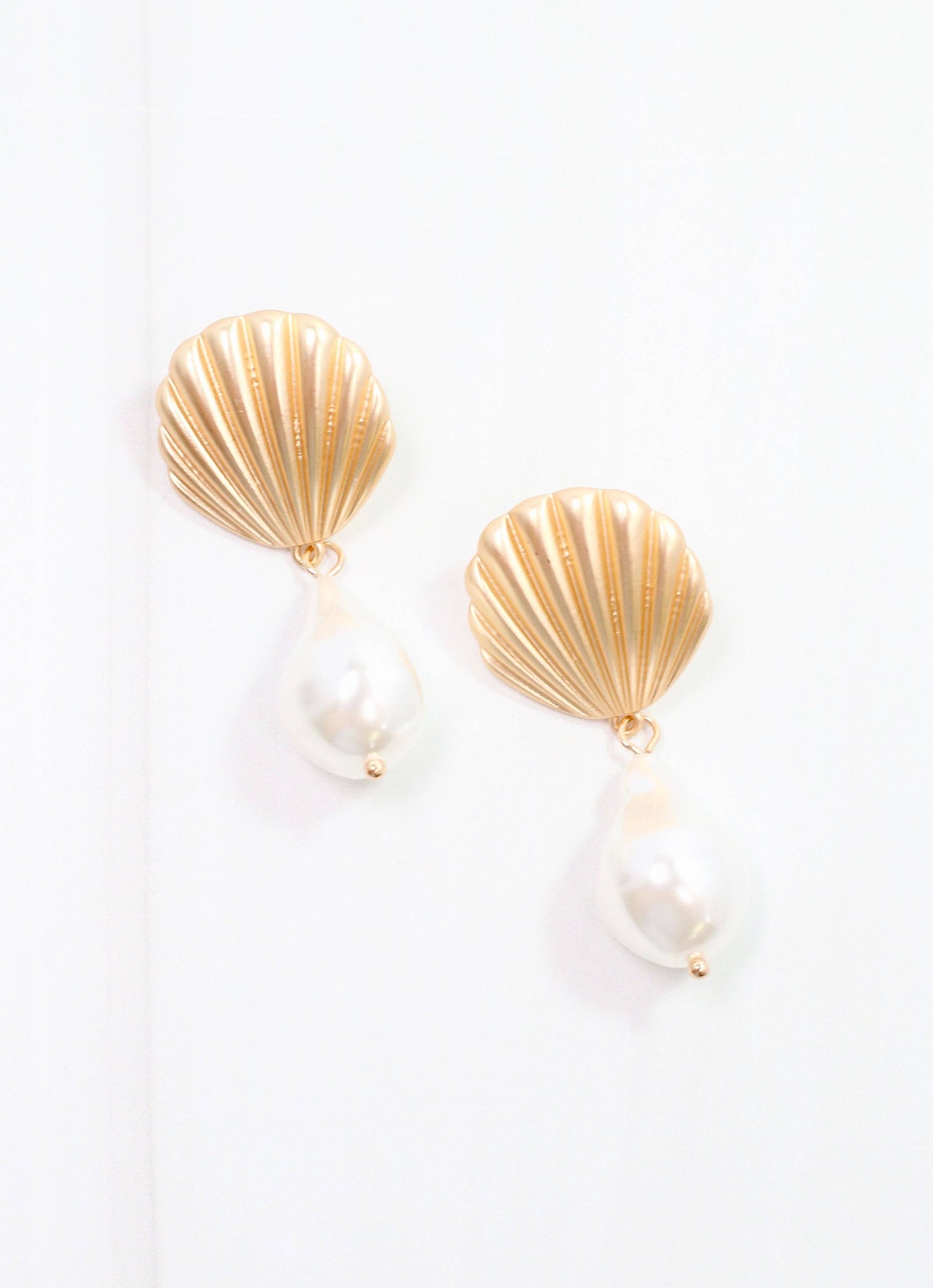 Caroline Hill Linley Shell Earring with Pearl Gold