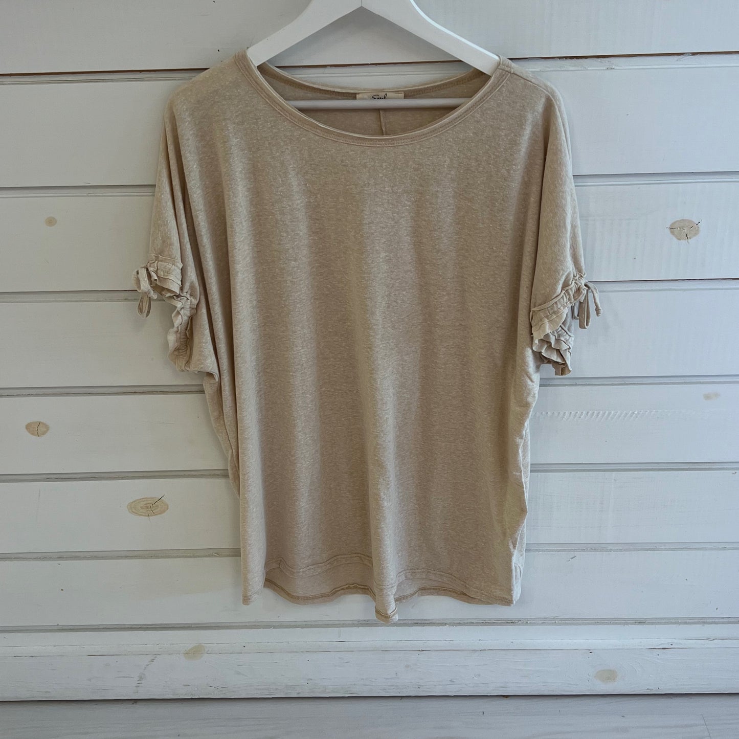 Easel cinch sleeve tee