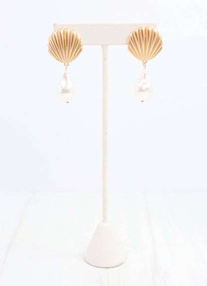 Caroline Hill Linley Shell Earring with Pearl Gold