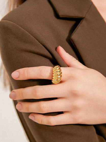 Nalani 18K Gold Contemporary Croissant Ring