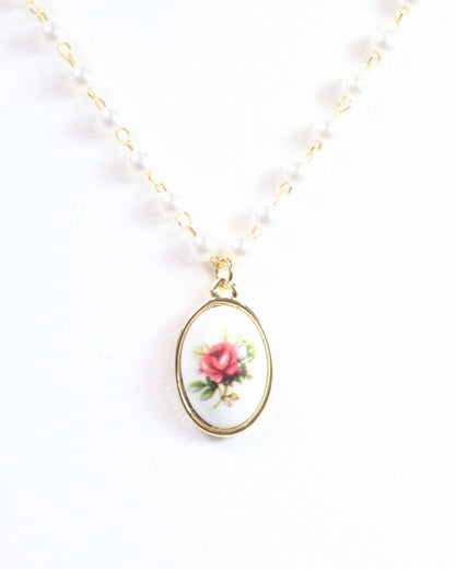Rikimmy Rose Pendant Necklace Gold