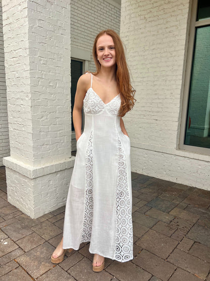 Lace Insert Linen Maxi Dress – Resort Romantic Spring Look